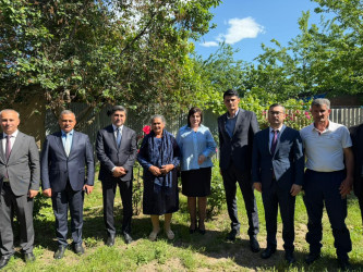 Qax Rayon İcra Hakimiyyətinin başçısı Elvin Paşayev mütəmadi olaraq şəhid ailələrini ziyarət edir