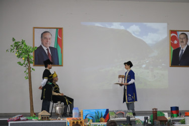 Qax şəhər V.Əliyev adına 3 saylı tam orta ümumitəhsil məktəbində “Memarlıq və Şəhərsalma İli”nə həsr olunmuş “Qaxın dünəni, bu günü və sabahı” adlı maarifləndirici tədbir keçirilib.