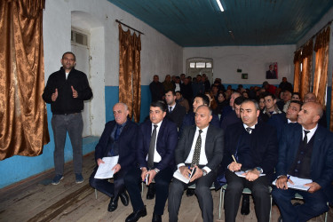 Qax Rayon İcra Hakimiyyətinin başçısı Elvin Paşayev Böyük Alatəmir kəndində sakinlərlə  görüşüb.