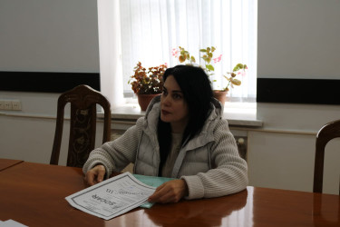 Sakinlərə qaldırdıqları müraciətlərə dair qanunvericiliyin tələbləri izah olunub, İcra Hakimiyyətinin səlahiyyətləri daxilində olan məsələlərin həlli istiqamətində yerindəcə tapşırıqlar verilib, eləcə də digər mövzularla bağlı aidiyyəti qurumlara müraciət etmələri vətəndaşlara tövsiyə edilib.