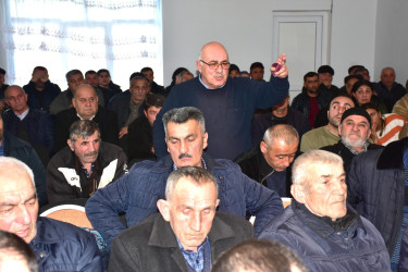Qax Rayon İcra Hakimiyyətinin başçısı Elvin Paşayev Almalı kəndində səyyar qəbul keçirib