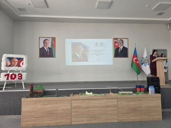 Qax rayon İcra Hakimiyyətinin dəstəyi, Yeni Azərbaycan Partiyası Qax rayon təşkilatının və Qax şəhəri Vaqif Əliyev adına 3 saylı tam orta məktəbinin birgə təşkilatşılığı ilə Ümummilli Lider Heydər Əliyevin anadan olmasının 103-cü ildönümünə həsr olunmuş “Ulu Öndər Heydər Əliyev və Azərbaycan” mövzusunda tədbir keçirilib
