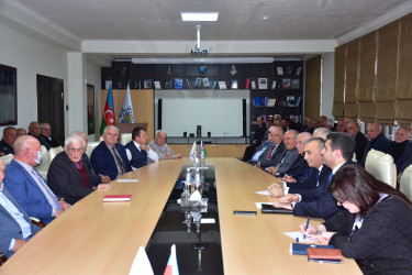 Qax rayon İcra Hakimiyyətinin Başçısı Elvin Paşayev ağsaqqallarla görüş keçirib