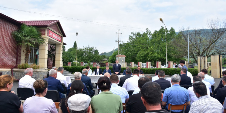 Qax Rayon İcra Hakimiyyətinin başçısı Elvin Paşayev Əmbərçay kəndində səyyar qəbul keçirib