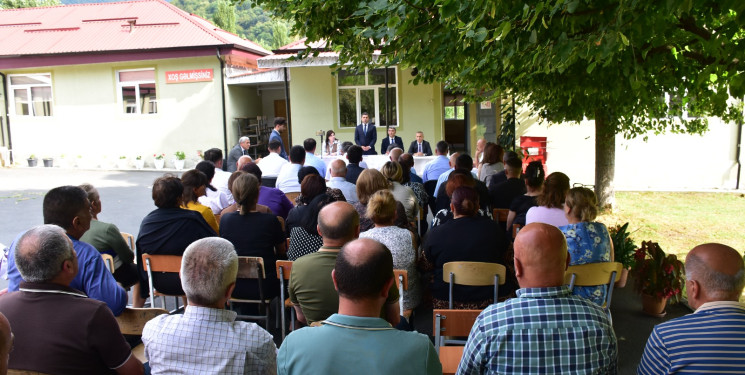 Qax Rayon İcra Hakimiyyətinin başçısı Elvin Paşayev Qaxbaş kəndində səyyar qəbul keçirib