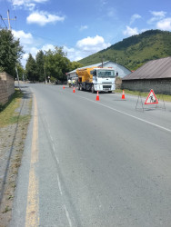 Azərbaycan Avtomobil Yolları Dövlət Agentliyi, 13 №-li Yol İstismarı MMC tərəfindən Qax rayonu ərazisində yol infrastrukturunun yaxşılaşdırılması istiqamətində işlər davam etdirilir.
