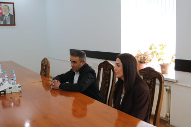 Sakinlərə qaldırdıqları müraciətlərə dair qanunvericiliyin tələbləri izah olunub, İcra Hakimiyyətinin səlahiyyətləri daxilində olan məsələlərin həlli istiqamətində yerindəcə tapşırıqlar verilib, eləcə də digər mövzularla bağlı aidiyyəti qurumlara müraciət etmələri vətəndaşlara tövsiyə edilib. Sakinlər göstərilən diqqət və qayğıya görə Prezident cənab İlham Əliyevə və Birinci vitse-prezident Mehriban xanım Əliyevaya minnətdarlıqlarını ifadə ediblər.