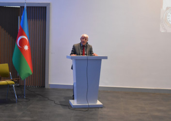 Səməd Vurğun Azərbaycanın ədəbi fikir salnaməsində yeni parlaq mərhələ başladan görkəmli sənətkardır