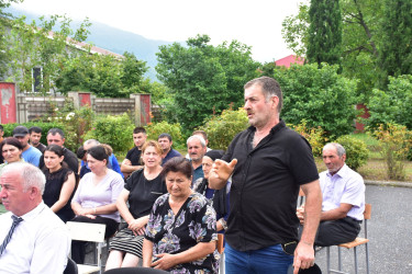 Qax Rayon İcra Hakimiyyətinin başçısı Elvin Paşayev Əmbərçay kəndində səyyar qəbul keçirib