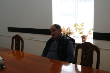 RİH-nin inzibati binasında keçirilən qəbul zamanı rayon rəhbəri müavinlərin, şöbə müdirlərinin, rayonun idarə, müəssisə və xidmət sahələrinin rəhbərlərinin iştirakı ilə vətəndaşları narahat edən məsələlərlə yaxından tanış olub, müraciət və təkliflərini dinləyib