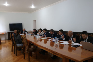 Sakinlərə qaldırdıqları müraciətlərə dair qanunvericiliyin tələbləri izah olunub, İcra Hakimiyyətinin səlahiyyətləri daxilində olan məsələlərin həlli istiqamətində yerindəcə tapşırıqlar verilib, eləcə də digər mövzularla bağlı aidiyyəti qurumlara müraciət etmələri vətəndaşlara tövsiyə edilib.