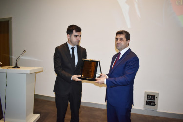 Qax Rayon İcra Hakimiyyətinin təşkilatçılığı ilə rayonda Ulu Öndər Heydər Əliyevin anadan olmasının 103-cü ildönümü qeyd olunub.