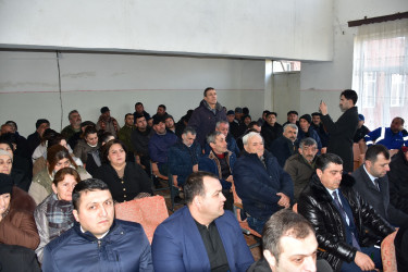 Qax Rayon İcra Hakimiyyətinin başçısı Elvin Paşayev Cəlayir kəndində sakinlərlə  görüşüb