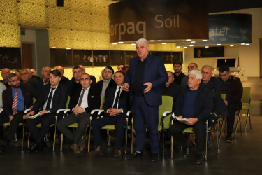 Qax Rayon İcra Hakimiyyətinin başçısı Elvin Paşayev sahibkarlarla görüşüb